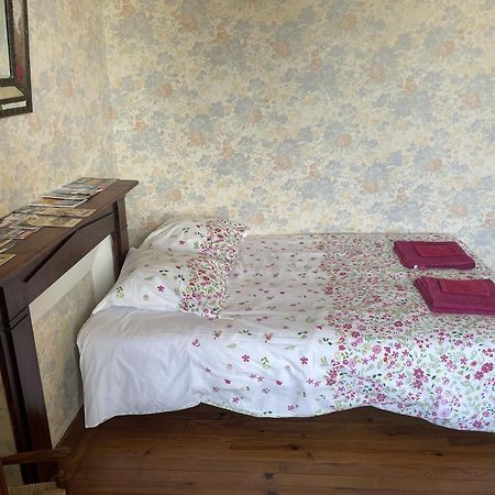 B&B Chambres D'Hotes Ferme Mahyas Saint-Jean-de-Savigny Exteriör bild